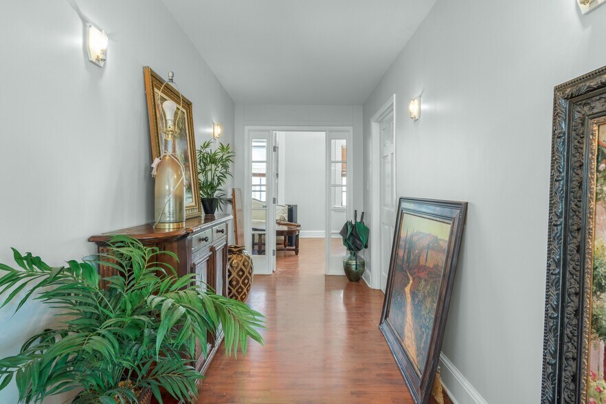 More Photos Of 47 W Wall St, Frostproof Loft Creative Space For Lease
