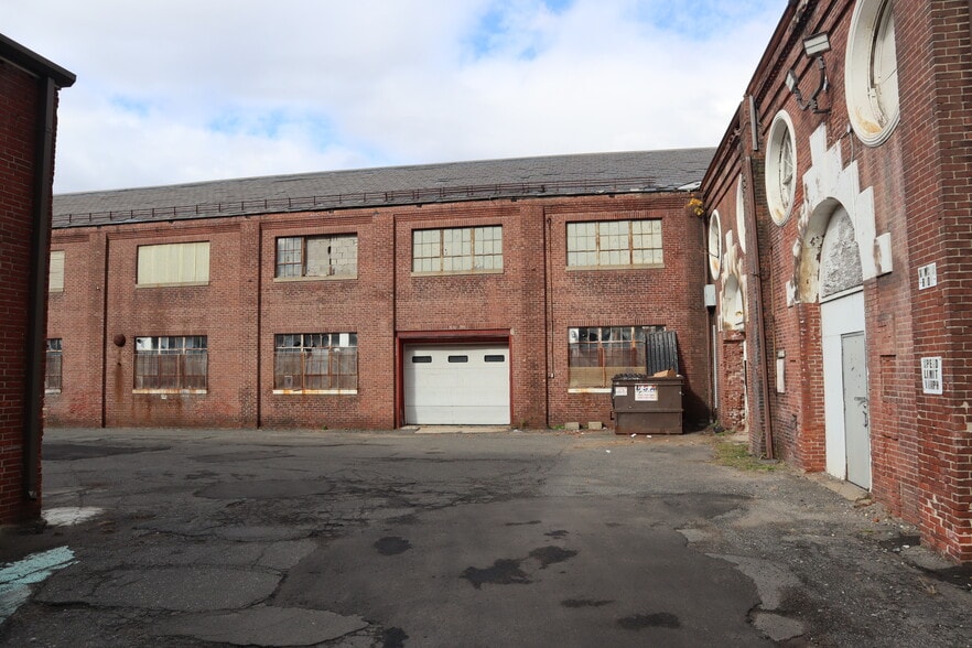 More Photos Of 1 Allen St, Springfield Manufacturing For Lease