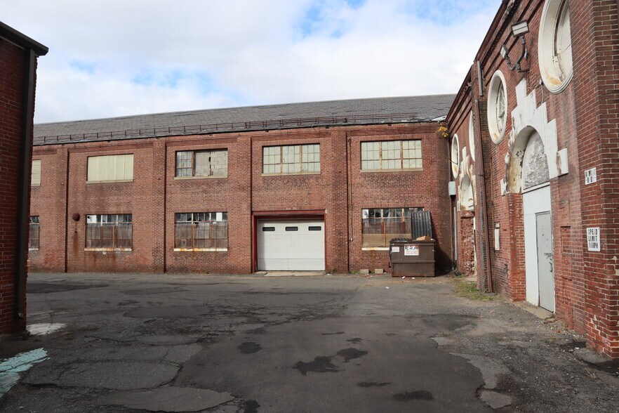 More Photos Of 1 Allen St, Springfield Manufacturing For Sale