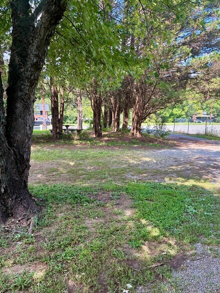 More Photos Of 1109 W Main St, Yadkinville Flex For Sale