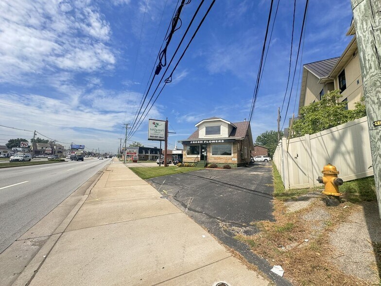 More Photos Of 4450 Dixie Hwy, Louisville Freestanding For Sale