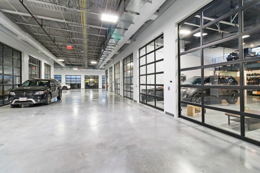 More Photos Of 4229 N FM 620 Hwy, Austin Showroom For Lease