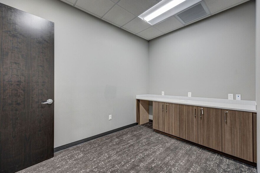 More Photos Of 6740 Rock Spring Rd, Wilmington Office For Lease