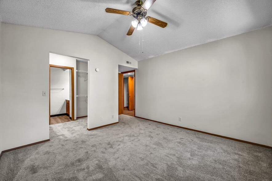 More Photos Of 2700-2714 W Willow Lake Dr, Peoria Apartments For Sale