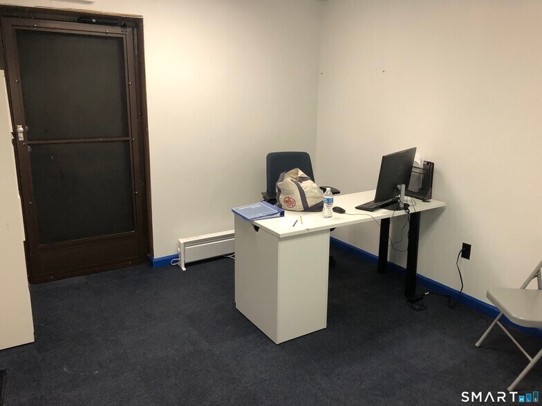 More Photos Of 400 Chapel Rd, South Windsor Flex For Sale