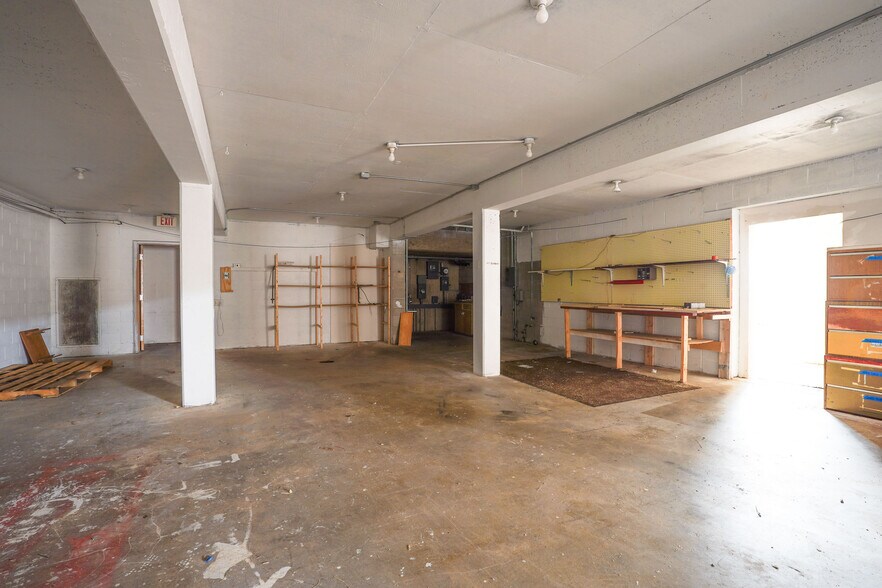 More Photos Of 195-209 Cottage Grove Rd, Madison Storefront For Lease