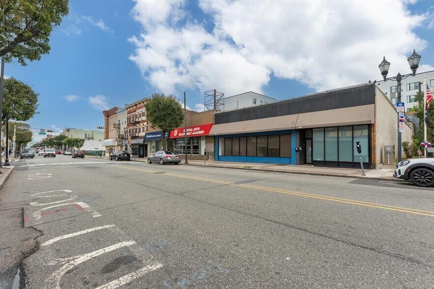 Primary Photo Of 430-432 Broadway, Bayonne Storefront For Lease