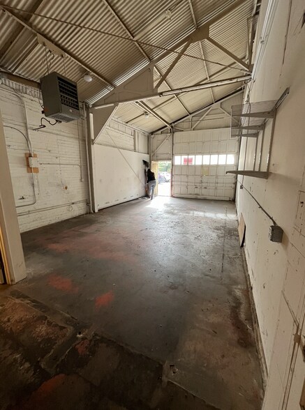 More Photos Of 122 Gray Ave, Santa Barbara Freestanding For Lease