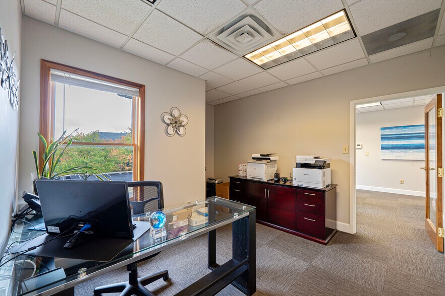More Photos Of 124 Dorchester Sq, Westerville Office For Sale