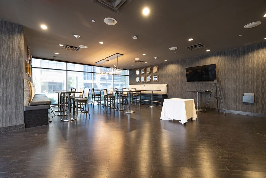 More Photos Of 125 E Main St, Rochester Hotel For Lease