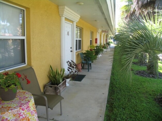 More Photos Of 4851 US Highway 17, De Leon Springs Hotel For Sale