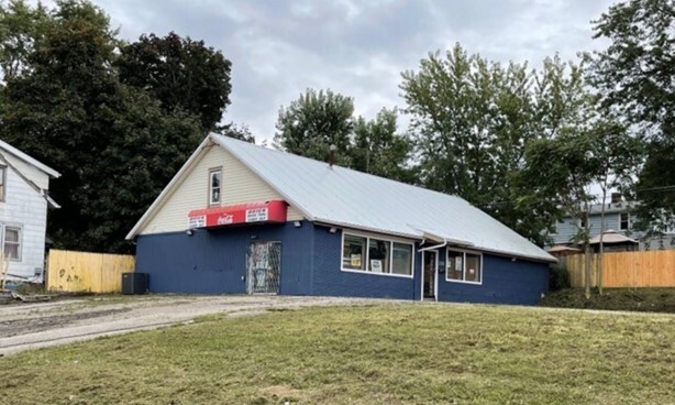 Primary Photo Of 233 Lexington Ave, Mansfield Convenience Store For Sale