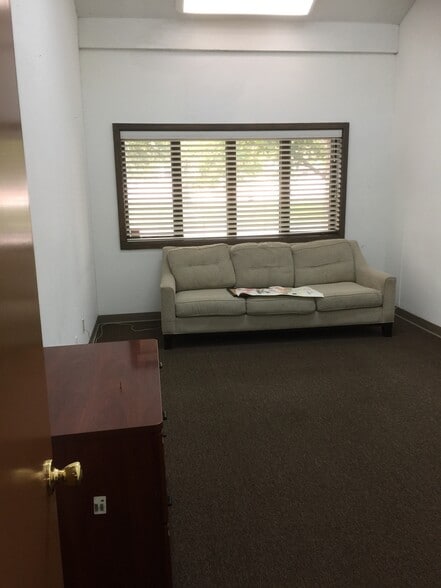 More Photos Of 7180 W 107th St, Overland Park Office For Lease