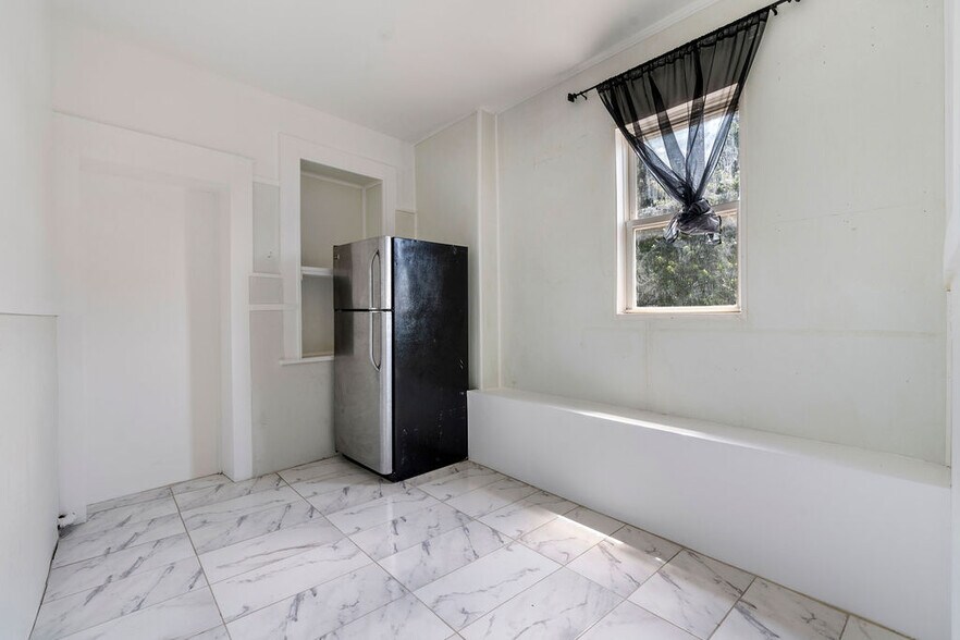 More Photos Of 415 Jersey St, Staten Island Multifamily For Sale