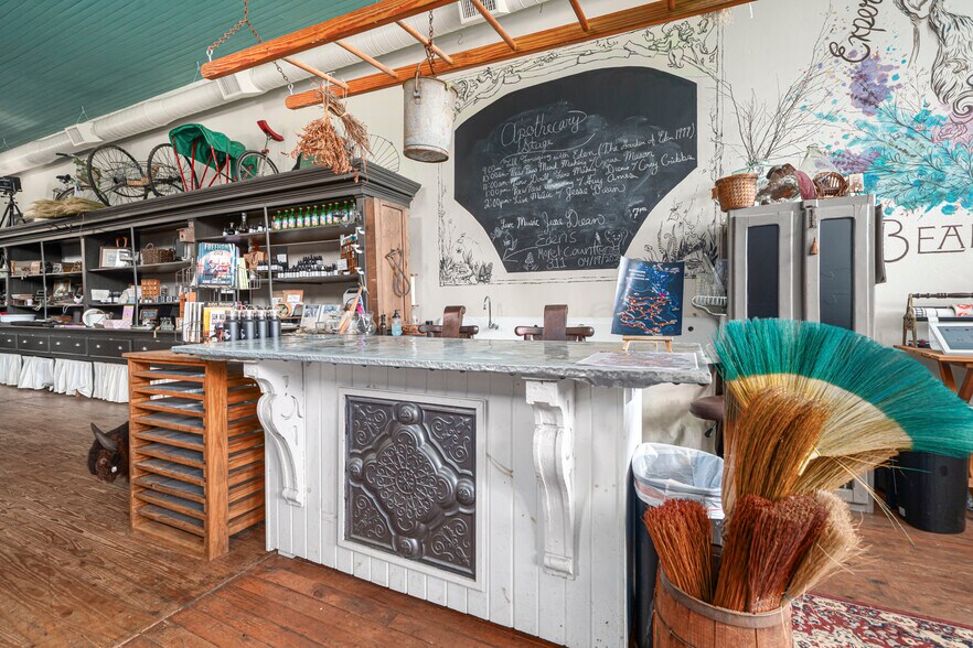 More Photos Of 411 E Front Ave, Chester Hotel For Sale