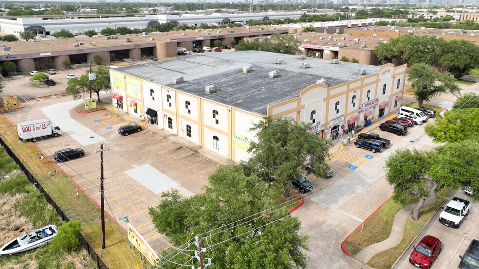 More Photos Of 7598 Harwin Dr, Houston General Retail For Sale