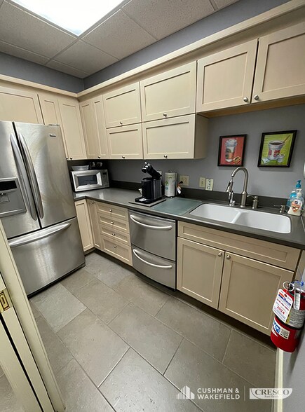 More Photos Of 1213-1385 Rockside Rd, Parma Flex For Sale