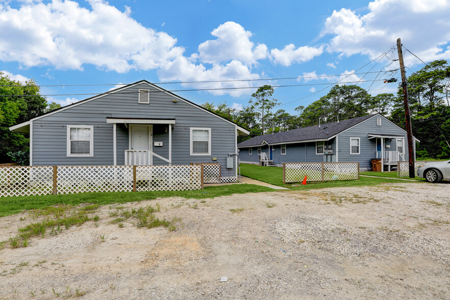 Primary Photo Of 2322 Central St, Dickinson Apartments For Sale