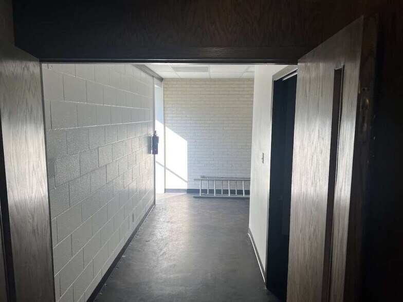 More Photos Of 1120 E Sen Carlos Truan Blvd, Kingsville Restaurant For Sale