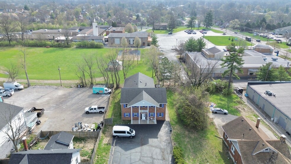 More Photos Of 8240 Clara Ave, Cincinnati Office For Sale