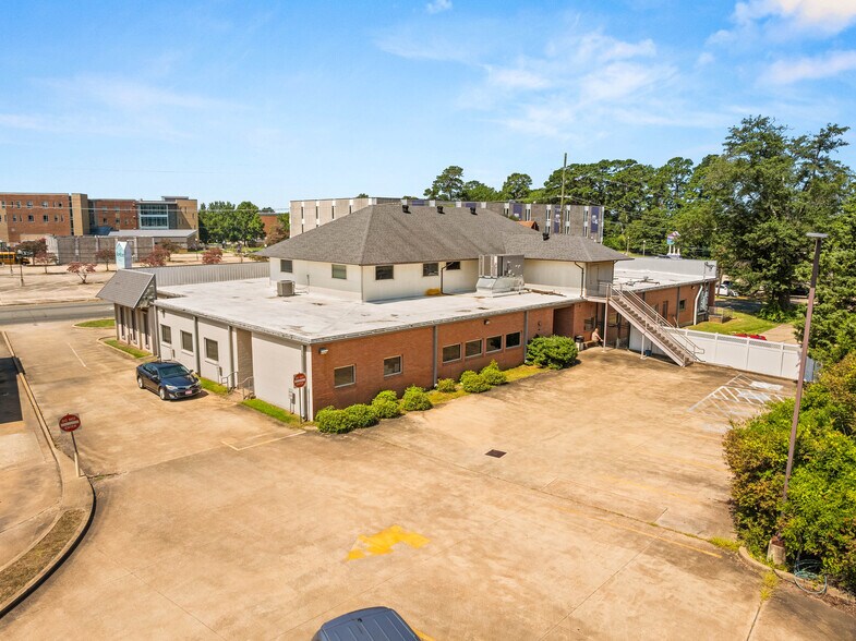 More Photos Of 816 University Pky, Natchitoches Office For Sale