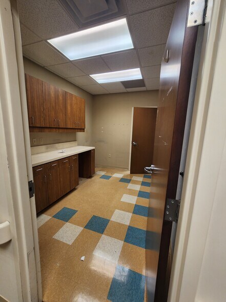 More Photos Of 8400 Northrun Medical Dr, Mechanicsville Office For Lease