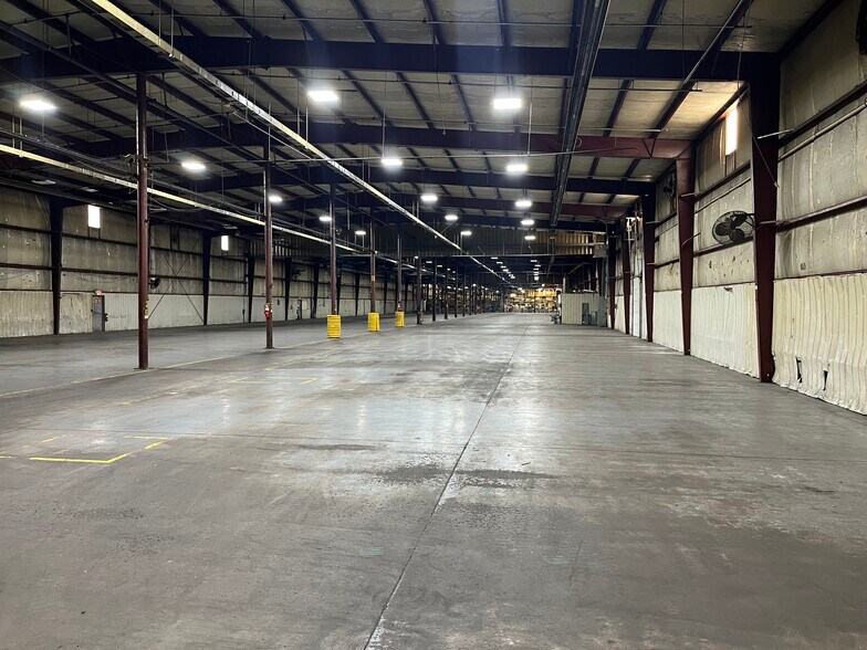 More Photos Of 140 Jacobsen Dr, Maquoketa Warehouse For Sale