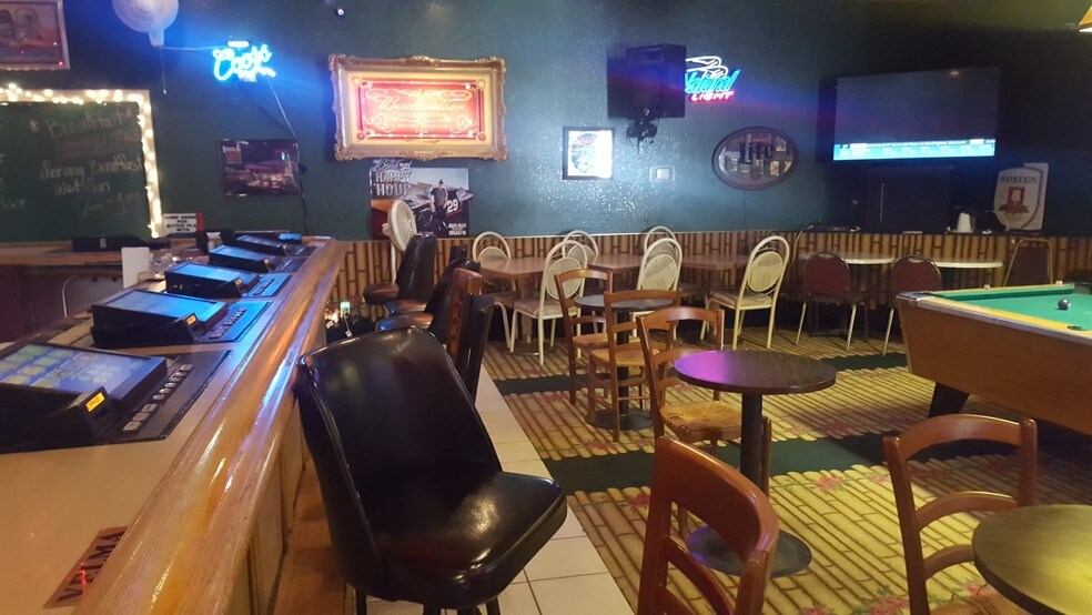 More Photos Of 900 W Nevada Hwy 372, Pahrump Bar For Sale