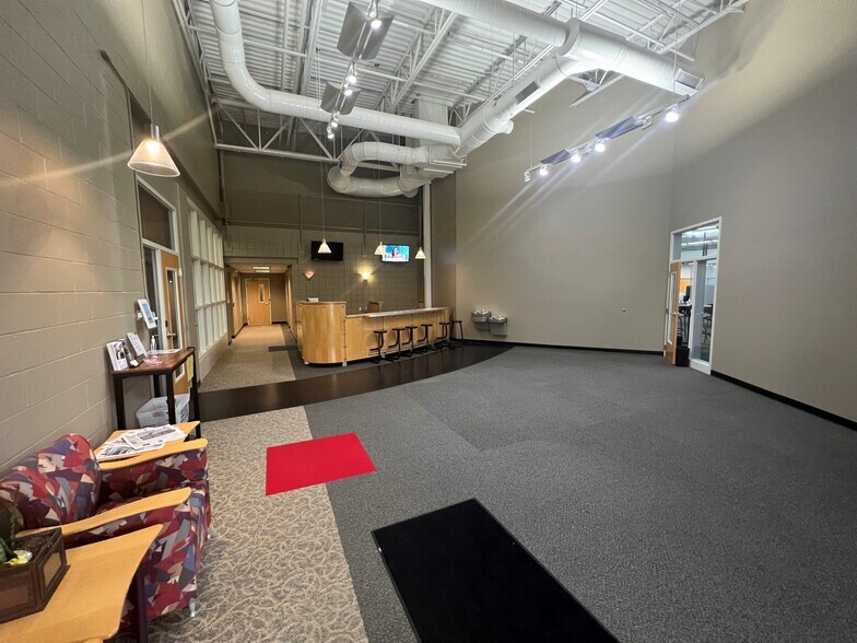 More Photos Of 5222-5230 33rd St SE, Grand Rapids Distribution For Sale