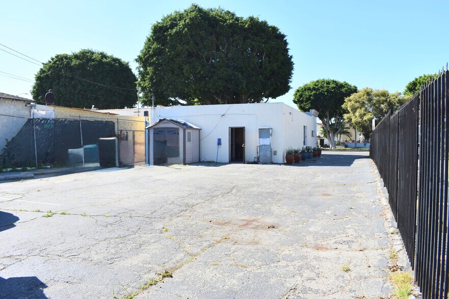 More Photos Of 14812 Paramount Blvd, Paramount Fast Food For Sale