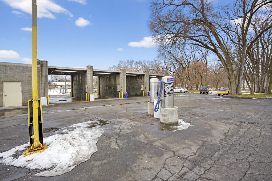 More Photos Of 3269 Richfield Rd, Flint Carwash For Sale