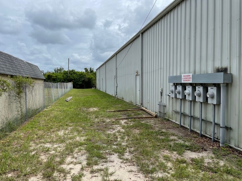 More Photos Of 777 Wesley Ave, Tarpon Springs Warehouse For Lease