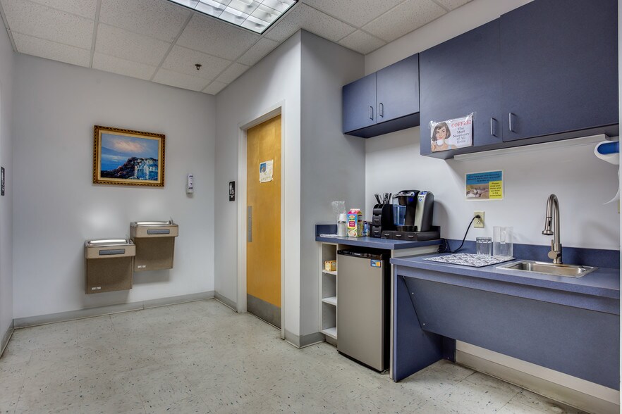 More Photos Of 44 Joseph Mills Dr, Fredericksburg Manufacturing For Lease