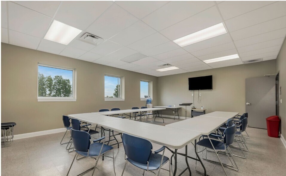 More Photos Of 6711 Ringwood Rd, Oxford Freestanding For Lease