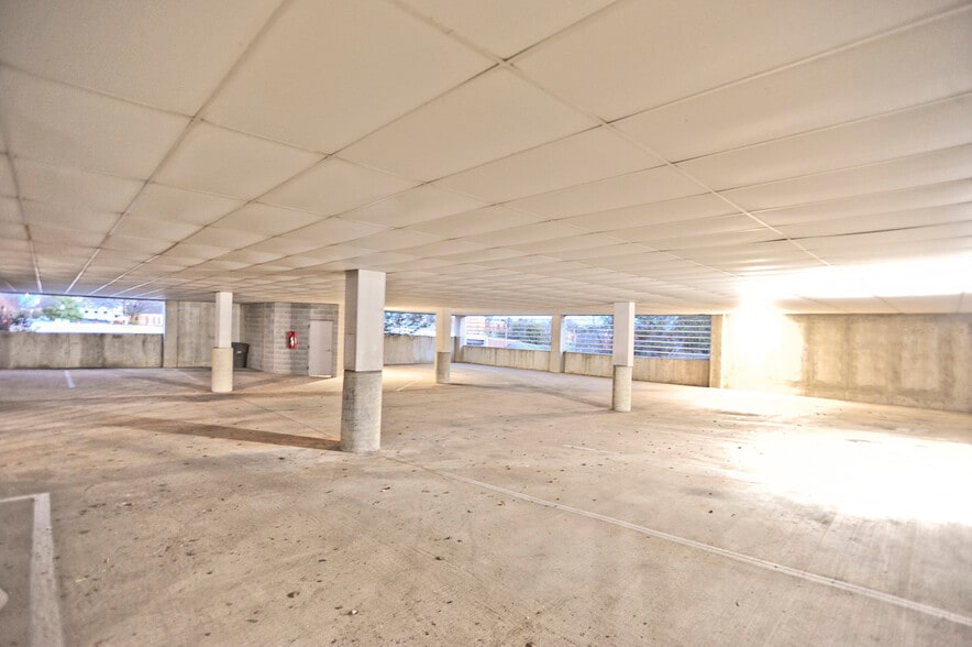 More Photos Of 250 W First St, Winston-Salem Loft Creative Space For Lease