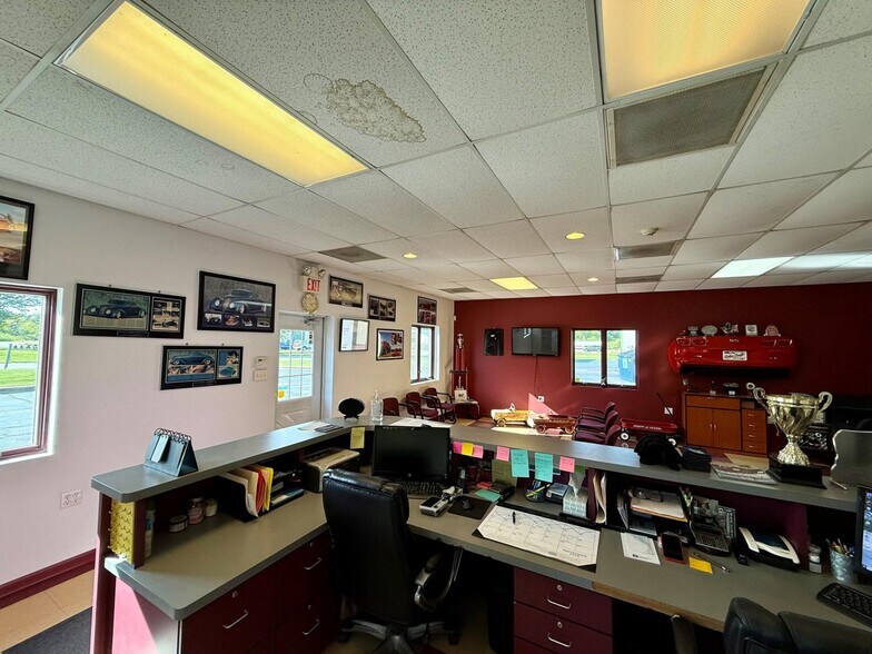 More Photos Of 677 State Road 130, Hobart Auto Repair For Sale