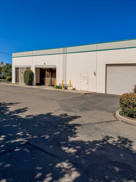 More Photos Of 260 Link Rd, Fairfield Warehouse For Lease