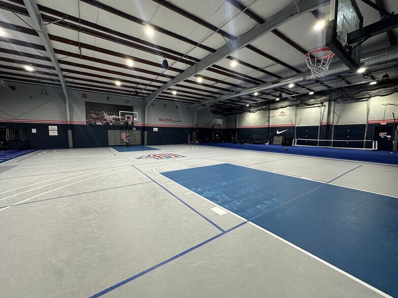 More Photos Of 18619 Starcreek Dr, Cornelius Light Distribution For Sale