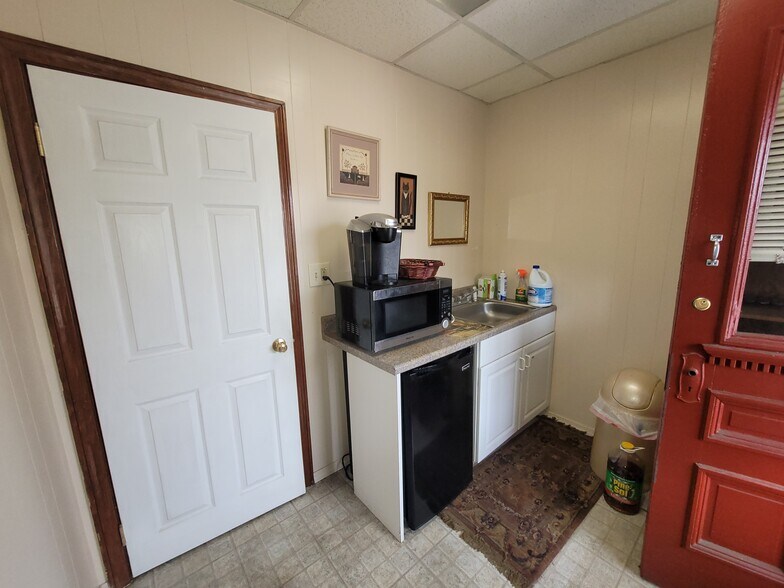 More Photos Of 181-183 Burnside Ave, East Hartford Office Residential For Sale