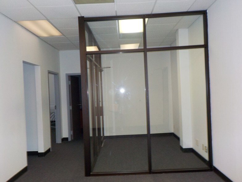 More Photos Of 3700 N 10th St, McAllen Office For Lease