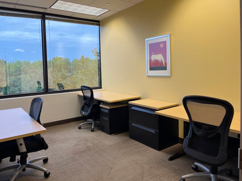 More Photos Of 301 McCullough Dr, Charlotte Coworking Space