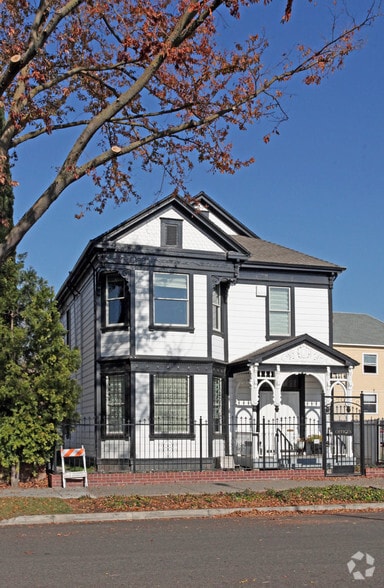 Primary Photo Of 1129 D St, Sacramento Office For Sale