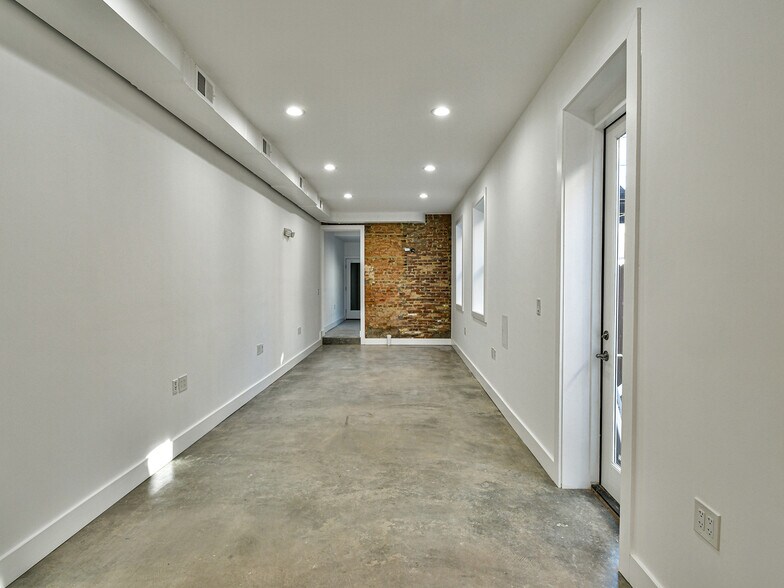 More Photos Of 515 11th St SE, Washington Storefront Retail Office For Lease