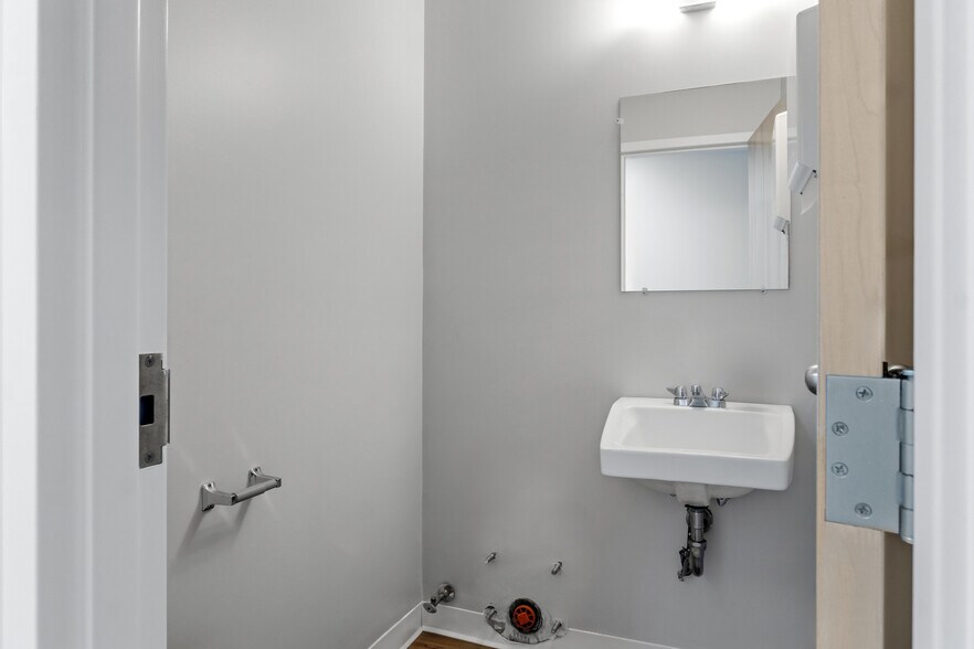 More Photos Of 320 Phillips St, North Kingstown Medical For Sale