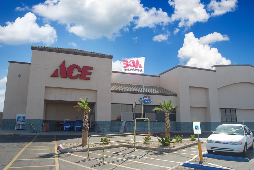 More Photos Of 2350 Miracle Mile Rd, Bullhead City Department Store For Lease