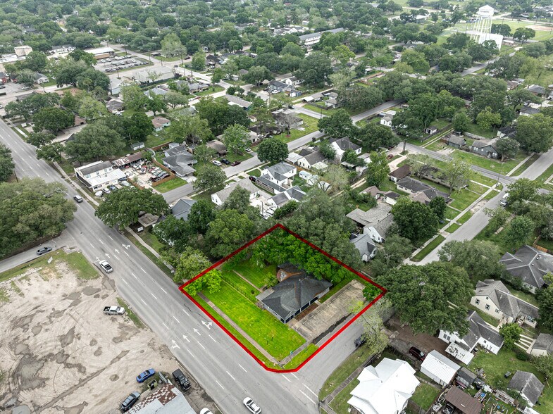 More Photos Of 1105 San Jacinto St, Rosenberg Office For Sale