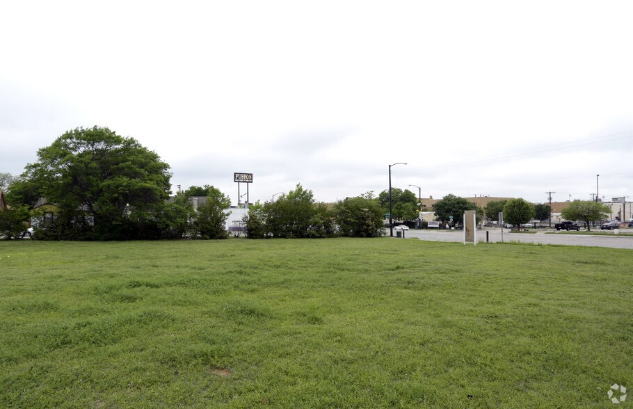 More Photos Of 2109 W Berry St, Fort Worth Land For Lease