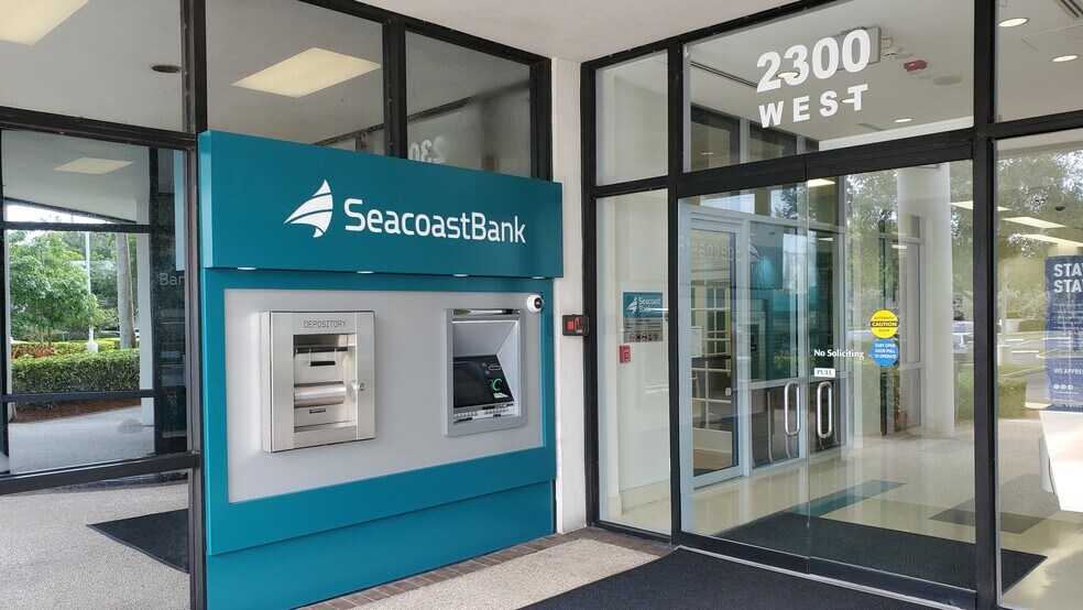 More Photos Of 2300 Glades Rd, Boca Raton Unknown For Lease