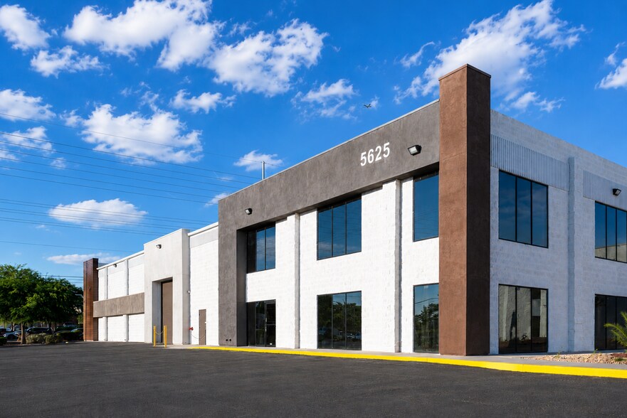 More Photos Of 5676 Cameron St, Las Vegas Warehouse For Sale