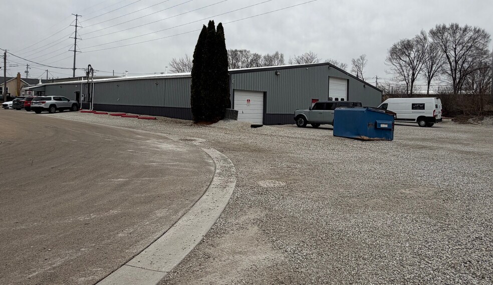 Primary Photo Of 300 W Joliet St, Ottawa Flex For Sale